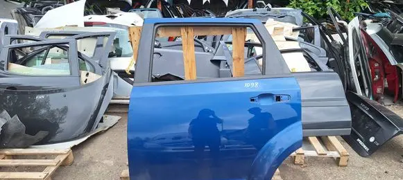 Dodge Journey Rear door