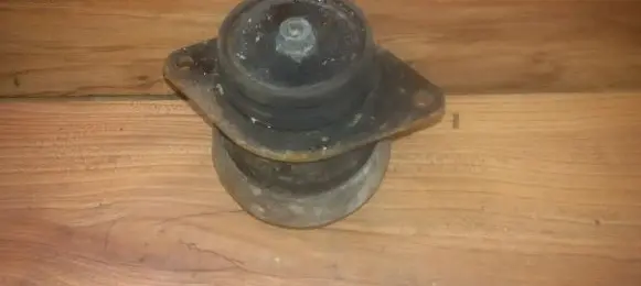 Engine mount bracket