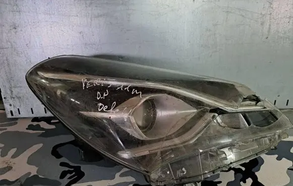 Toyota Yaris Headlight/headlamp