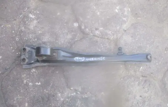 Citroen C-Crosser Engine mounting bracket