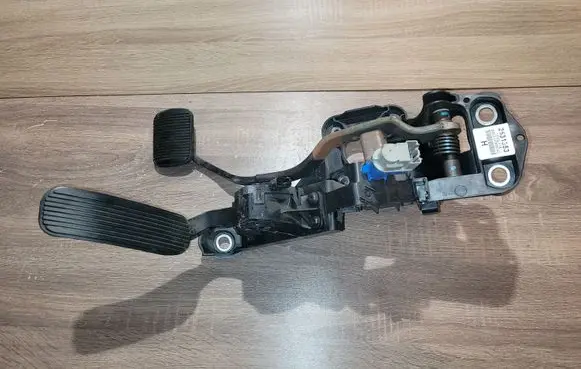 Ford Explorer Pedal assembly BB539F856HC