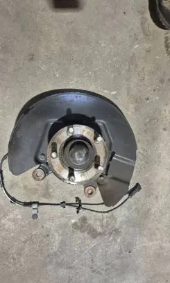 Ford Mustang VI Front wheel hub FR3C3107A