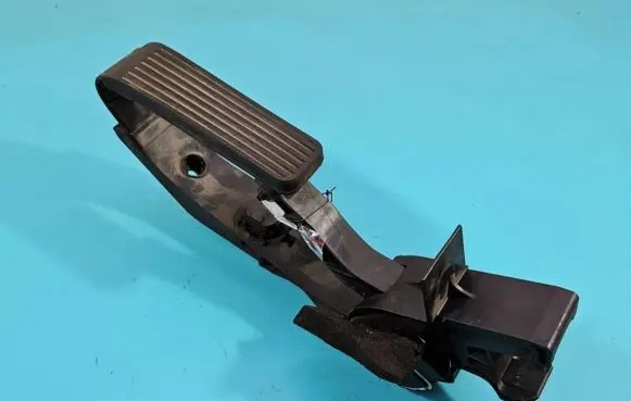 Mercedes-Benz C W203 Accelerator throttle pedal A2033000104 IMPRK1370591