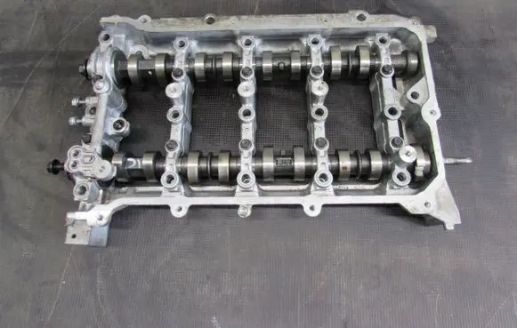 Toyota Yaris Engine head 