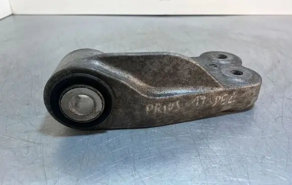 Toyota Prius (XW50) Gearbox mounting bracket