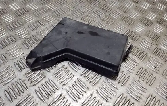 Nissan Qashqai Fuse box cover E00029117 24382BB50A