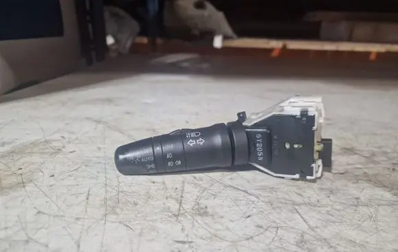Nissan Tiida C11 Indicator stalk 6Y20SN