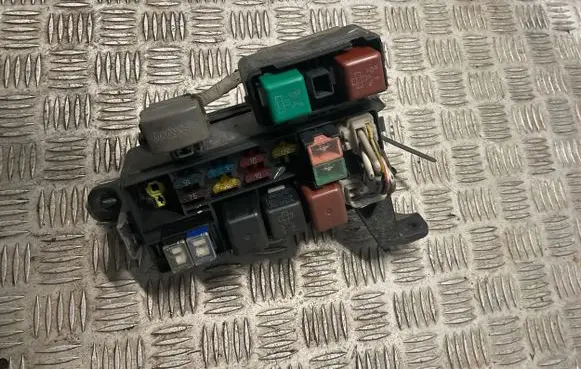 Toyota Hilux (N80, N90, N100, N110) Fuse box set
