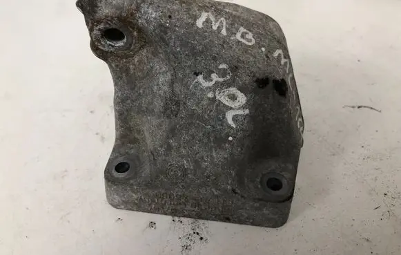 Mercedes-Benz ML W164 Engine mounting bracket A6422230204