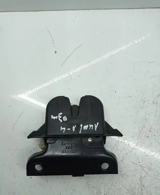 Audi A4 S4 B5 8D Tailgate/trunk/boot lock/catch/latch 8d9827520a