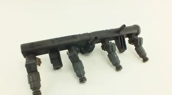 Seat Leon (1M) Fuel injector supply line/pipe 