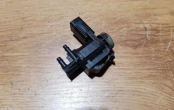 Audi A4 S4 B5 8D Turbo solenoid valve 1j0906283c