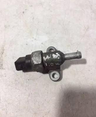 Volkswagen PASSAT B3 Fuel pressure regulator 037133251