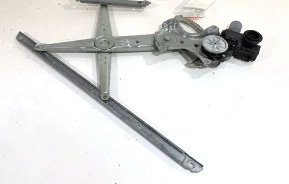 Lexus IS III XE30 Front door window regulator with motor 8572053111