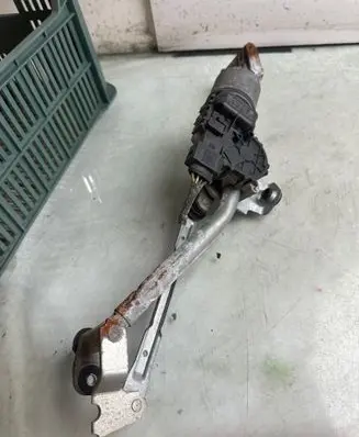Volkswagen Polo IV 9N3 Front wiper linkage and motor 0390241524 6Q1955119A