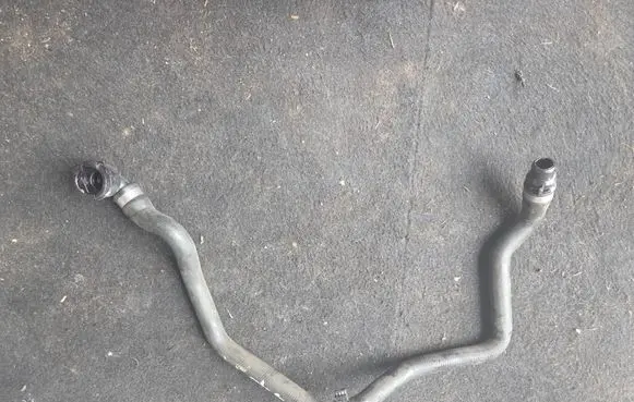 BMW 5 G30 G31 Engine coolant pipe/hose 8602649