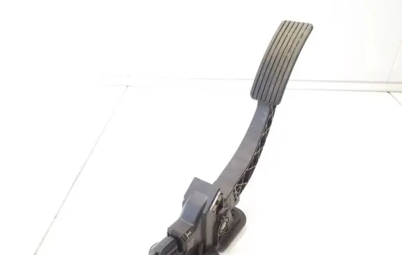Mitsubishi Outlander Accelerator throttle pedal 1600A116