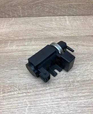 BMW 5 E60 E61 Turbo solenoid valve 2247906 72279600