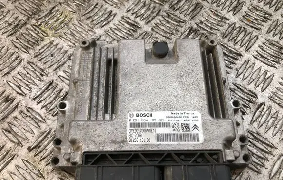 Citroen C4 Cactus Engine control unit/module 9825318180