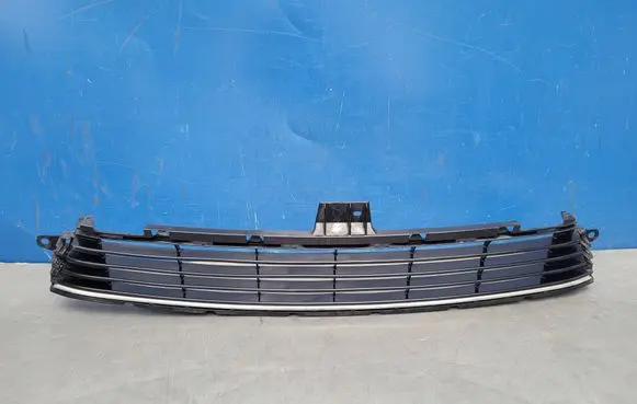 Toyota Auris E180 Front bumper lower grill 53112-02670