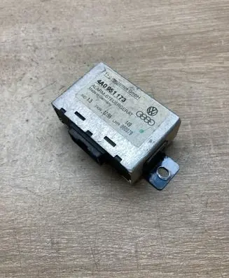 Audi A6 S6 C4 4A Alarm control unit/module 4A0951173