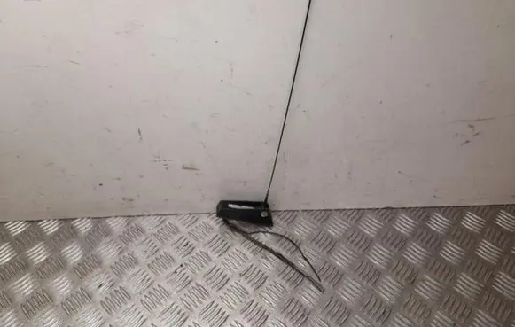 Mercedes-Benz 190 230 W110 W111 Radio antenna BETA33