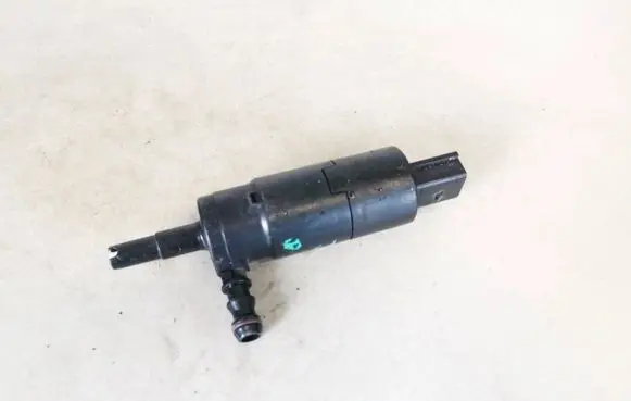 BMW X3 E83 Headlight washer pump 837743003 8377430-03