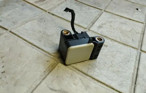 BMW 1 E81 E87 Airbag deployment crash/impact sensor 6911003