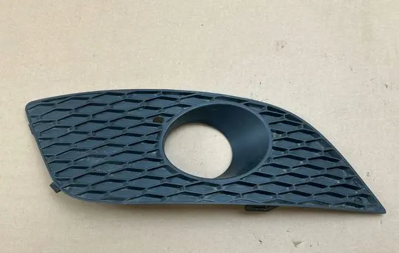 Seat Leon (1P) Front fog light trim/grill 1P0853666E