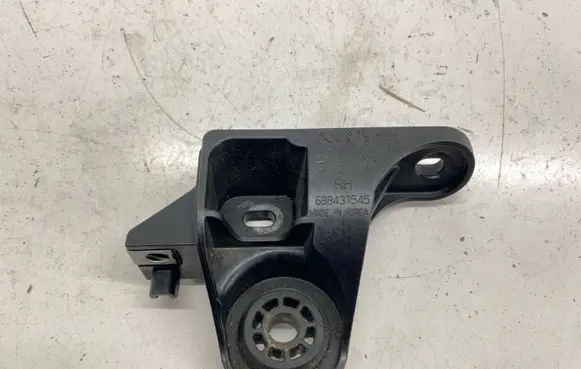 Buick Encore GX I Radiator mount bracket 42562828 688437545 PA66GF30