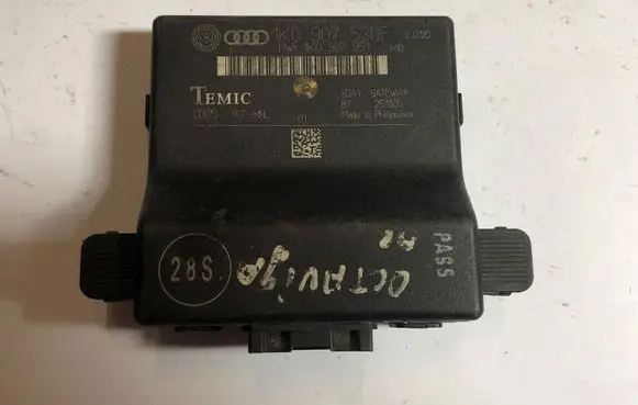 Skoda Octavia Mk2 (1Z) Gateway control module 1K0907530F 1K0907951