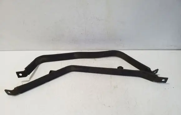 Fuel tank mounting bracket