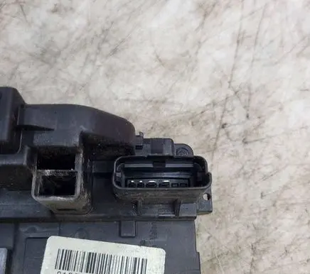 Hyundai Santa Fe Front door lock 813202B030