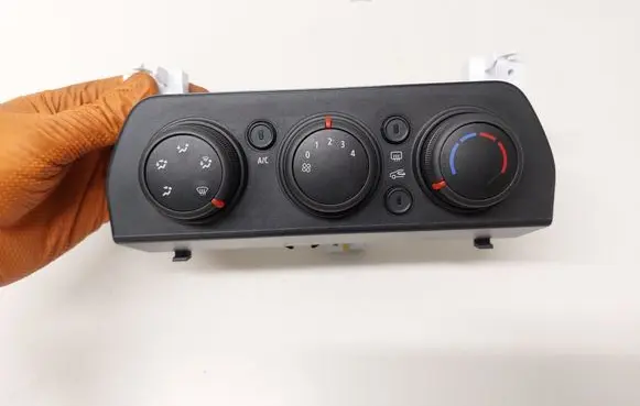Dacia Sandero III Climate control unit 275003079