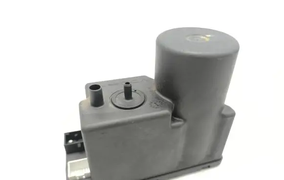 Audi 80 90 S2 B4 Central locking vacuum pump 4A0862257A