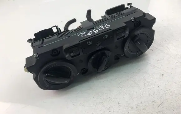 Volkswagen Golf V Interior fan control switch 537011CF