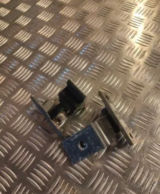 BMW 5 E60 E61 Rear door upper hinge 7068090 7068088