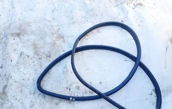 Toyota RAV 4 (XA30) Rubber seal rear door 