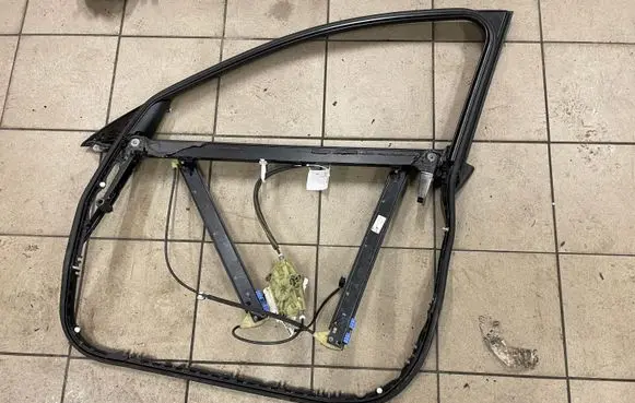 Audi A6 S6 C6 4F Front door window/glass frame 4F08673820