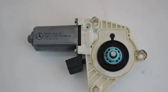Mercedes-Benz B W245 Front door window regulator motor A1698204442