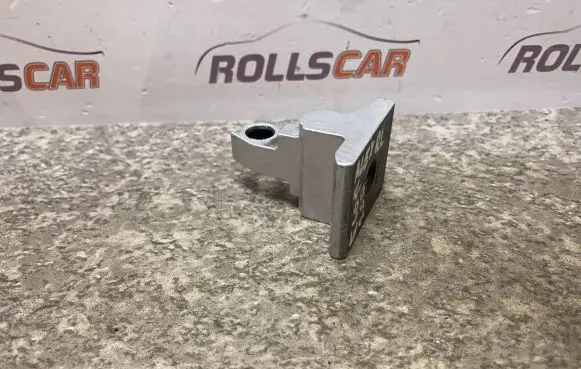 BMW 5 E60 E61 Rear door upper hinge 7068087