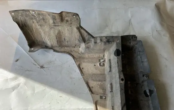 Toyota Prius (NHW20) Front underbody cover/under tray 