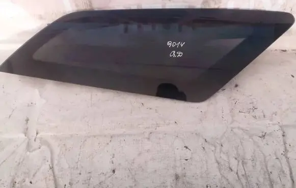 Dodge Magnum Rear side window