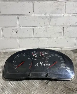 Volkswagen PASSAT B5.5 Speedometer (instrument cluster) 3B1919860C 110008919017