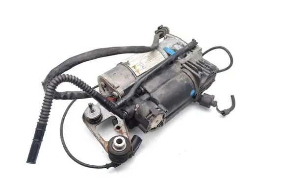 Audi Q7 4L Air suspension compressor/pump WD21026074