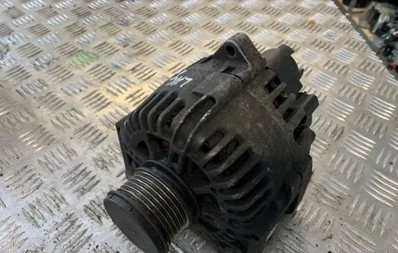 Renault Laguna III Generator/alternator 8200772726 TG11C069 2605275B