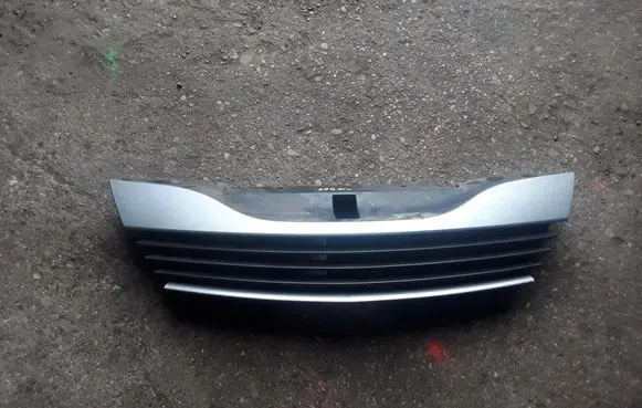 Renault Laguna II Front bumper upper radiator grill 8200012581