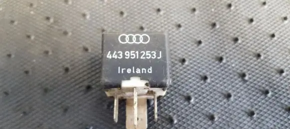 Volkswagen PASSAT B5 Other relay 443951253J 899511