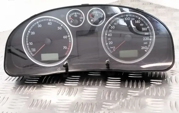 Volkswagen PASSAT B5.5 Speedometer (instrument cluster) 3B0920 VWZ7Z0B4916259
