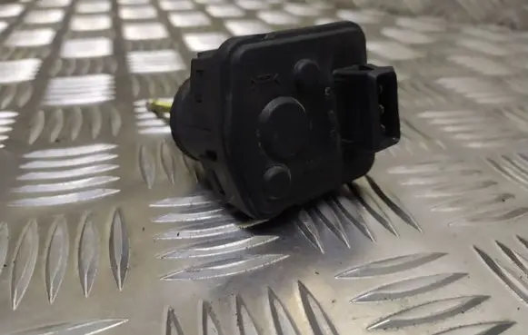 Audi A6 S6 C4 4A Headlight level adjustment motor 4A0941295